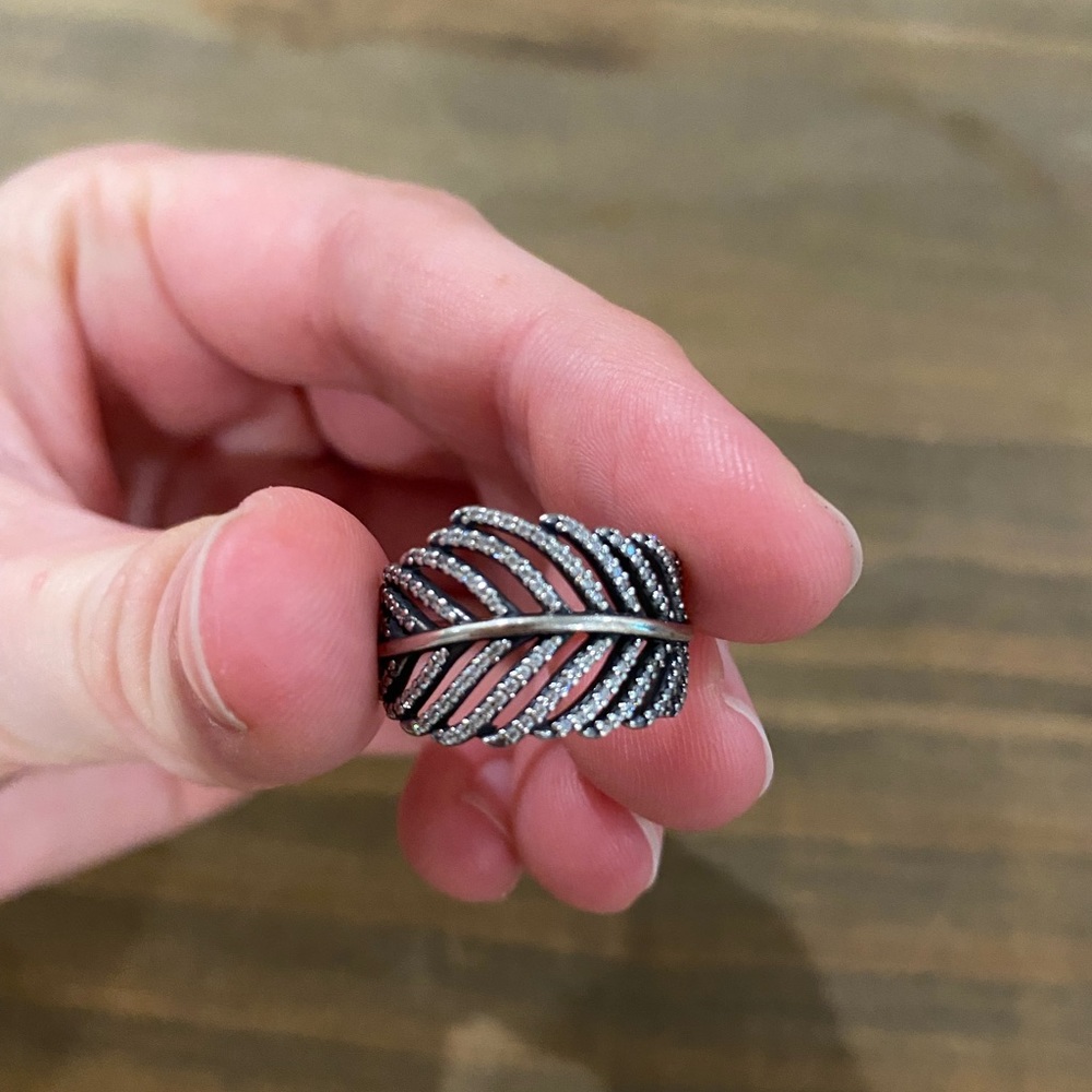Pandora Light As A Feather Ring